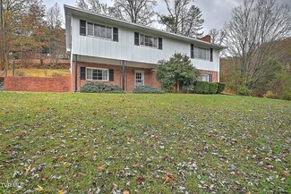1091 Long Crescent Dr, Bristol, VA 24201