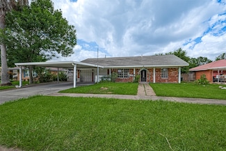2307 E Martha Ln, Pasadena, TX 77502