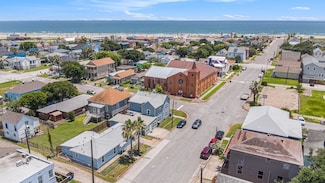 1014 11th St, Galveston, TX 77550