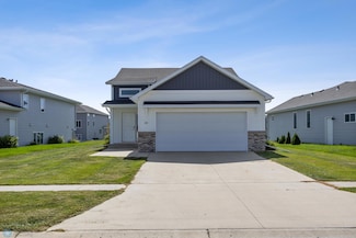 811 Cathy Dr W, West Fargo, ND 58078