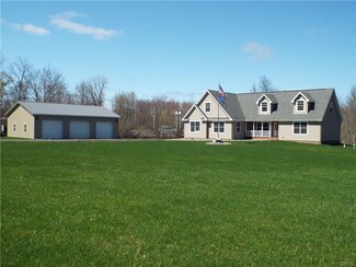 187 Chestnut St, Phoenix, NY 13135