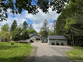 4448 Pleasant Valley Rd, Brighton, MI 48114