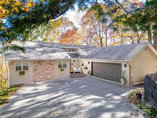 110 Spring Path, Hendersonville, NC 28739