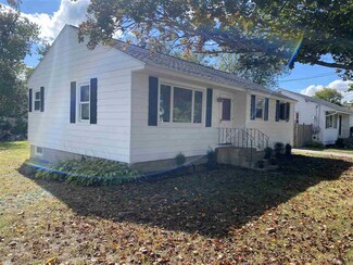 27 Celeste St, Manchester, NH 03103