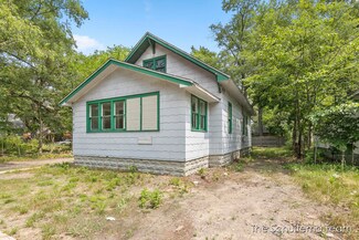 3120 5th St, Muskegon, MI 49444