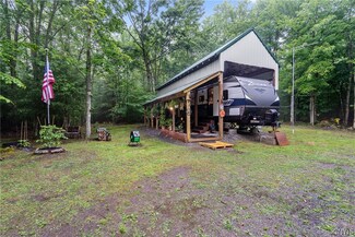 266 Birmingham Woods Dr, Bernhards Bay, NY 13028