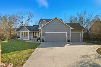 1136 County Road C2 W, Saint Paul, MN 55113