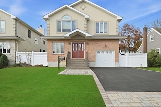 2202 Beech St, Wantagh, NY 11793