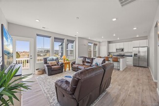 1917 S Fultondale Way, Aurora, CO 80018