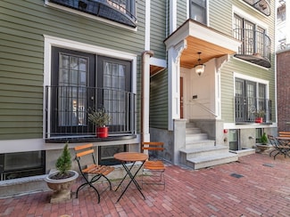 17r Clark St Unit 5, Boston, MA 02109