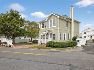 409 Bayville Ave, Bayville, NY 11709