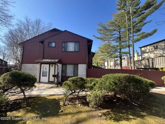 2 Belmar Dr E, Staten Island, NY 10314