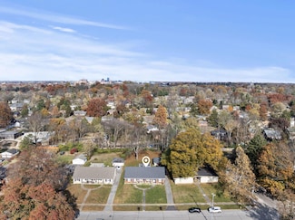 129 Greenbriar Rd, Lexington, KY 40503