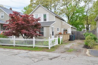 11 Wilcox St, Warwick, RI 02889