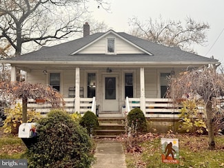 4 Pine Ln, Hainesport, NJ 08036