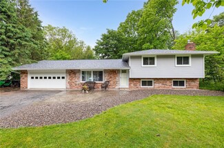 636 Ironwood Cir, Webster, NY 14580