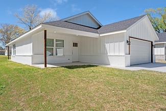 1030 S Cherokee St, Grove, OK 74344