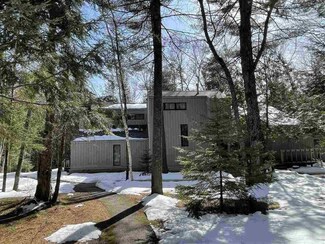 268 Harbor Dr E Unit 35 Harbor Cove, Harbor Springs, MI 49740