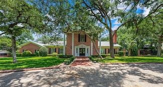 2825 Lake Air Dr, Waco, TX 76710