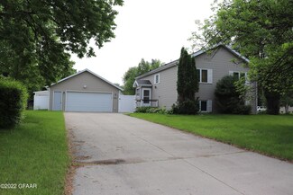 721 6th Ave SE, East Grand Forks, MN 56721