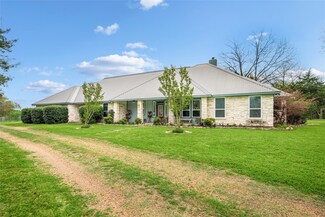 6341 Wynne Ln, Round Top, TX 78954