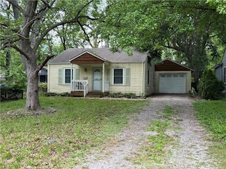 7812 Madison Ave, Kansas City, MO 64114