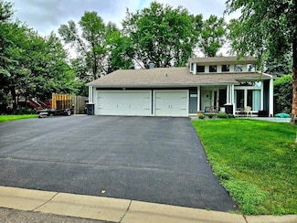 904 W 155th St, Burnsville, MN 55306