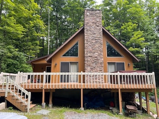 133 Red Abbott Rd, Clifford Township, PA 18470