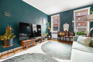 63-109 Saunders St Unit A3, Rego Park, NY 11374
