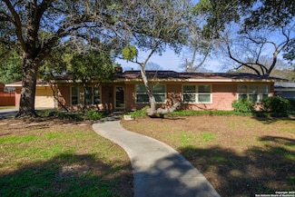 215 Five Oaks Dr, San Antonio, TX 78209