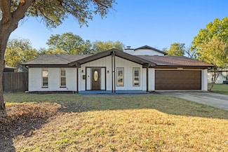 8009 Northbrook Dr, Benbrook, TX 76116