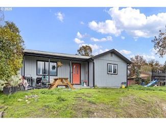 350 SE Park St, Winston, OR 97496