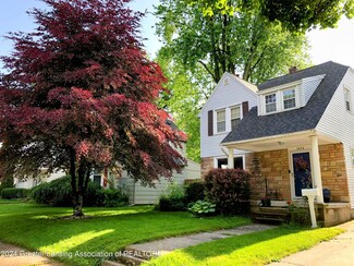 1434 Pettis St, Lansing, MI 48910