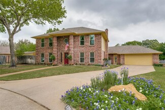 3204 John Ct S, Hurst, TX 76054