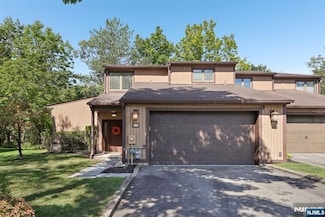 53 Ponds Cir, Wayne, NJ 07470