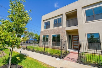 149 S 66th St, Houston, TX 77011