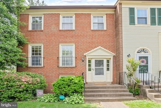 8644 Dellway Ln, Vienna, VA 22180