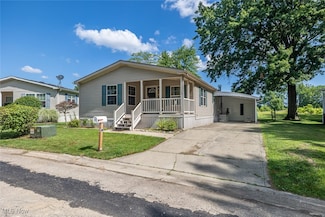 19 Pageant Ln, Olmsted Falls, OH 44138