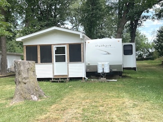 9-201 Woodhaven Lakes, Sublette, IL 61367