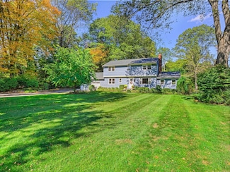 17 Redcoat Rd, Norwalk, CT 06850