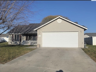 8203 Kootenay Ct, Pasco, WA 99301