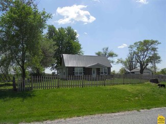 962 NE Highway Oo, Windsor, MO 65360