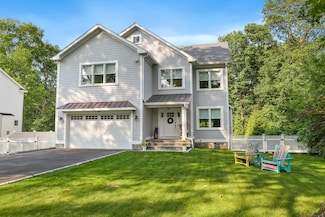 200 Harvester Rd, Fairfield, CT 06825