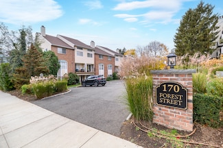 170 Forest St Unit 12, Stamford, CT 06901