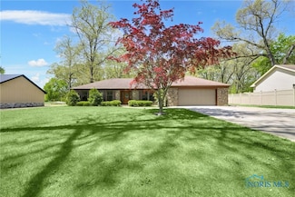 2006 Huntley St, Holland, OH 43528