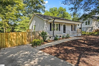 104 Gilbert St, Greer, SC 29651