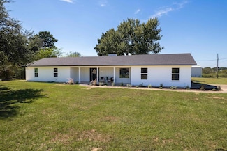 1016 S Walnut St, Winnsboro, TX 75494
