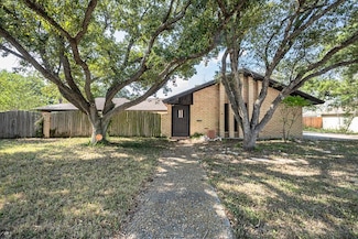 743 Retama Ave, Taft, TX 78390