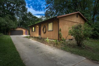 1231 S 14th St, Niles, MI 49120