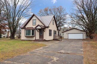 3780 Centerwood Rd, Circle Pines, MN 55014
